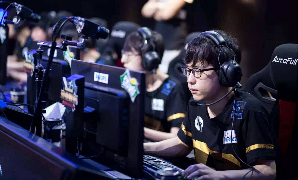  Uzi连续三场比赛得分超过势不可挡，TL挑战极限！